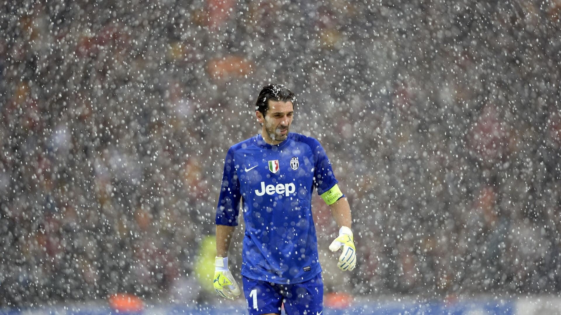 中国足球训练中耐力与爆发力训练方案对比效果，足球的耐力训练